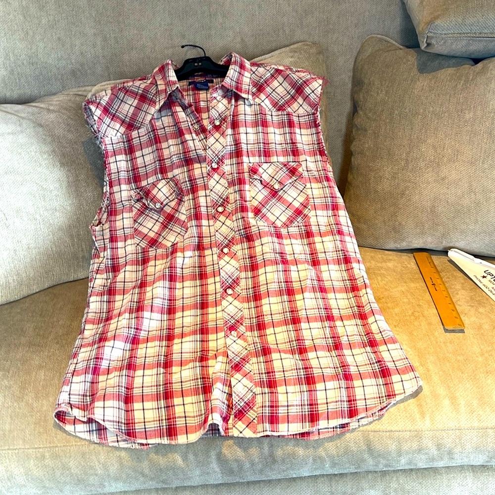 Most - Men’s Plaid shirt with sleeves removed